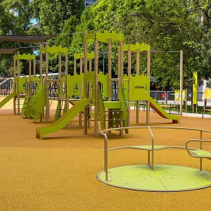 In Ružinov wurde ein einzigartiger Spielplatz für alle geschaffen. In Ružinov wurde ein einzigartiger Spielplatz für alle geschaffen.