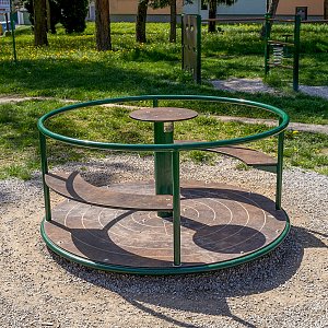 Im Wohngebiet Stred in Bánovce nad Bebravou wurde außerdem ein Kinderspielplatz errichtet. Im Wohngebiet Stred in Bánovce nad Bebravou wurde außerdem ein Kinderspielplatz errichtet.