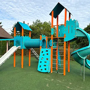 Neuer Spielplatz in Pardubice-Svítkov: Sicherer Spielspaß mit EPDM-Belag Neuer Spielplatz in Pardubice-Svítkov: Sicherer Spielspaß mit EPDM-Belag